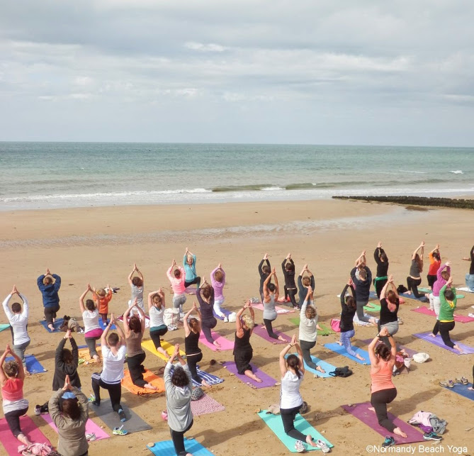 Normandy Beach Yoga soutient la Fondation